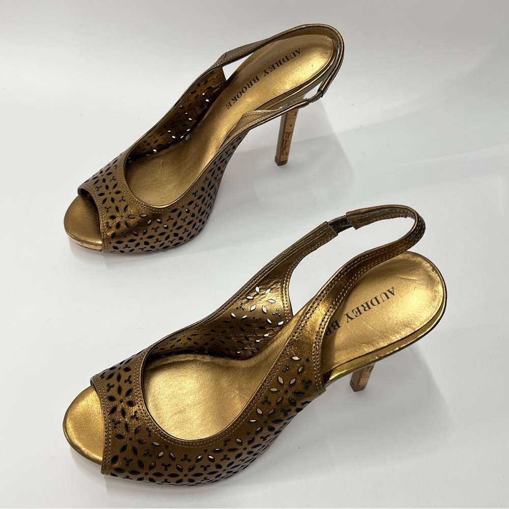 AUDREY BROOK Women’s size 7 1/2 Gold 4” High Heel